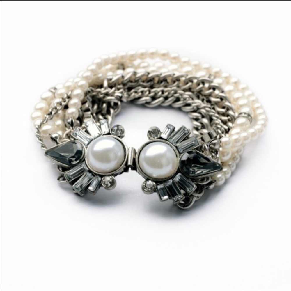 NEW pearl bracelet. Never worn.